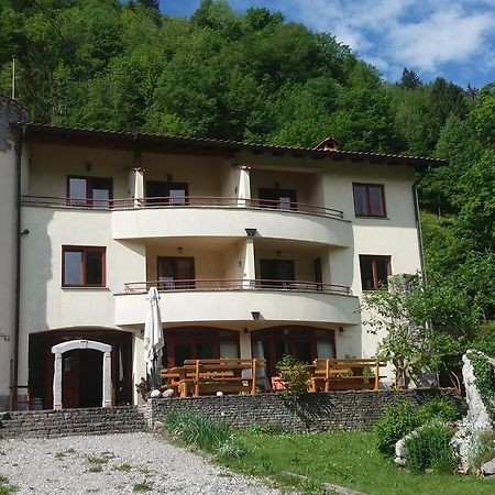 Hotel Glamping Zlata ribica Idrija pri Baci Esterno foto