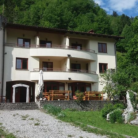 Hotel Glamping Zlata ribica Idrija pri Baci Esterno foto