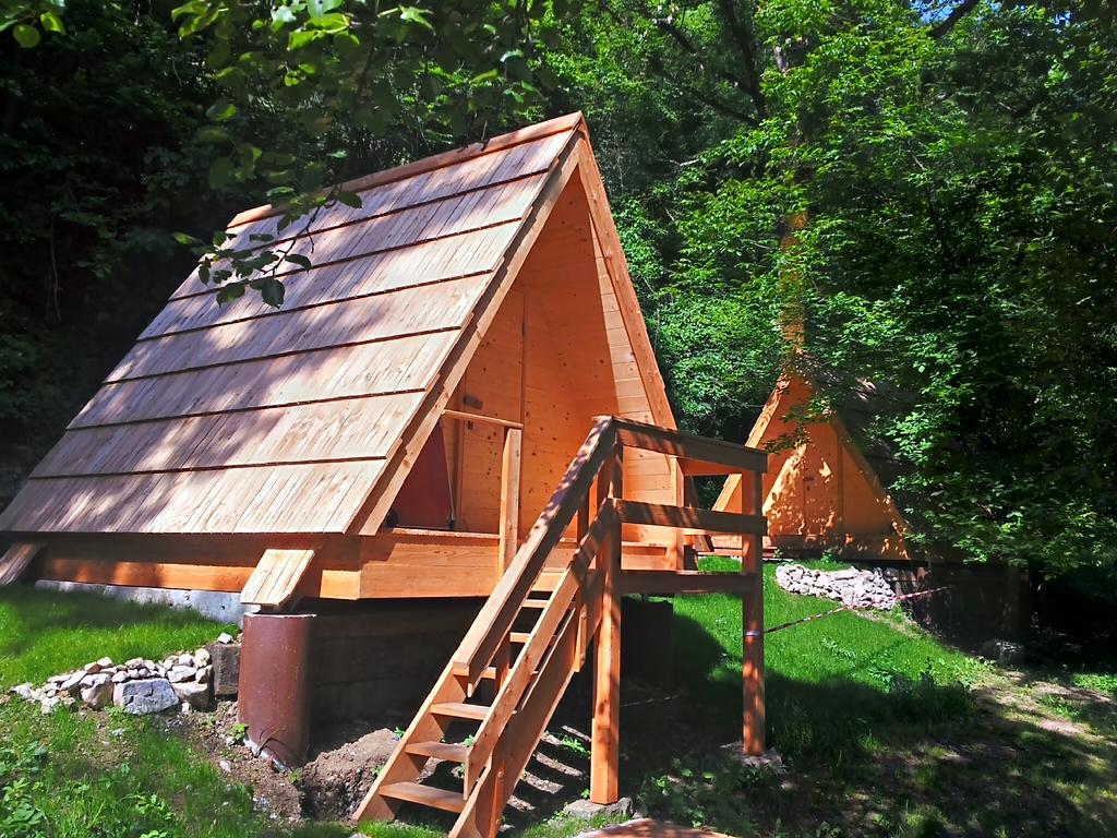 Hotel Glamping Zlata ribica Idrija pri Baci Esterno foto