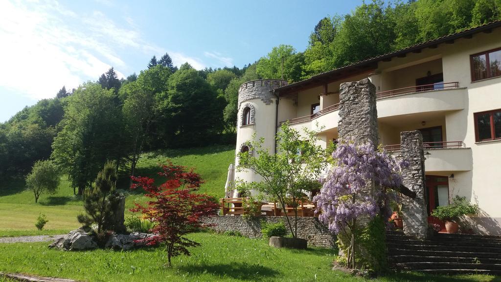 Hotel Glamping Zlata ribica Idrija pri Baci Esterno foto